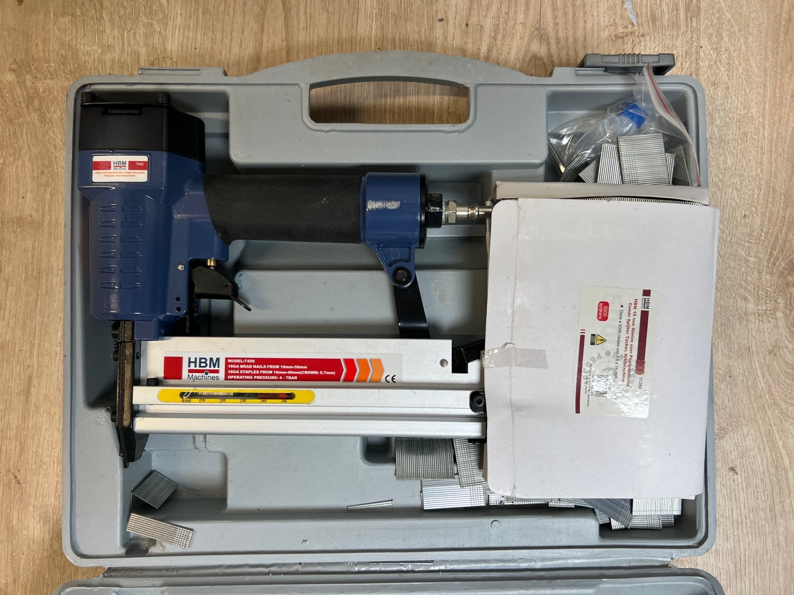 HBM Nietmachine/Tacker met nietjes en koffer, Ophalen, Zo goed als nieuw, Tacker/nietmachine, Overige merken