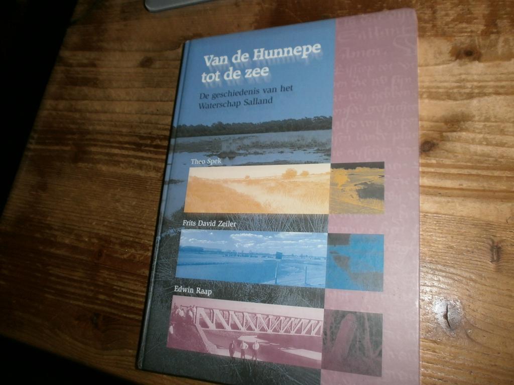 van de hunnepe tot de zee waterschap salland met topokaart, Ophalen of Verzenden, Zo goed als nieuw