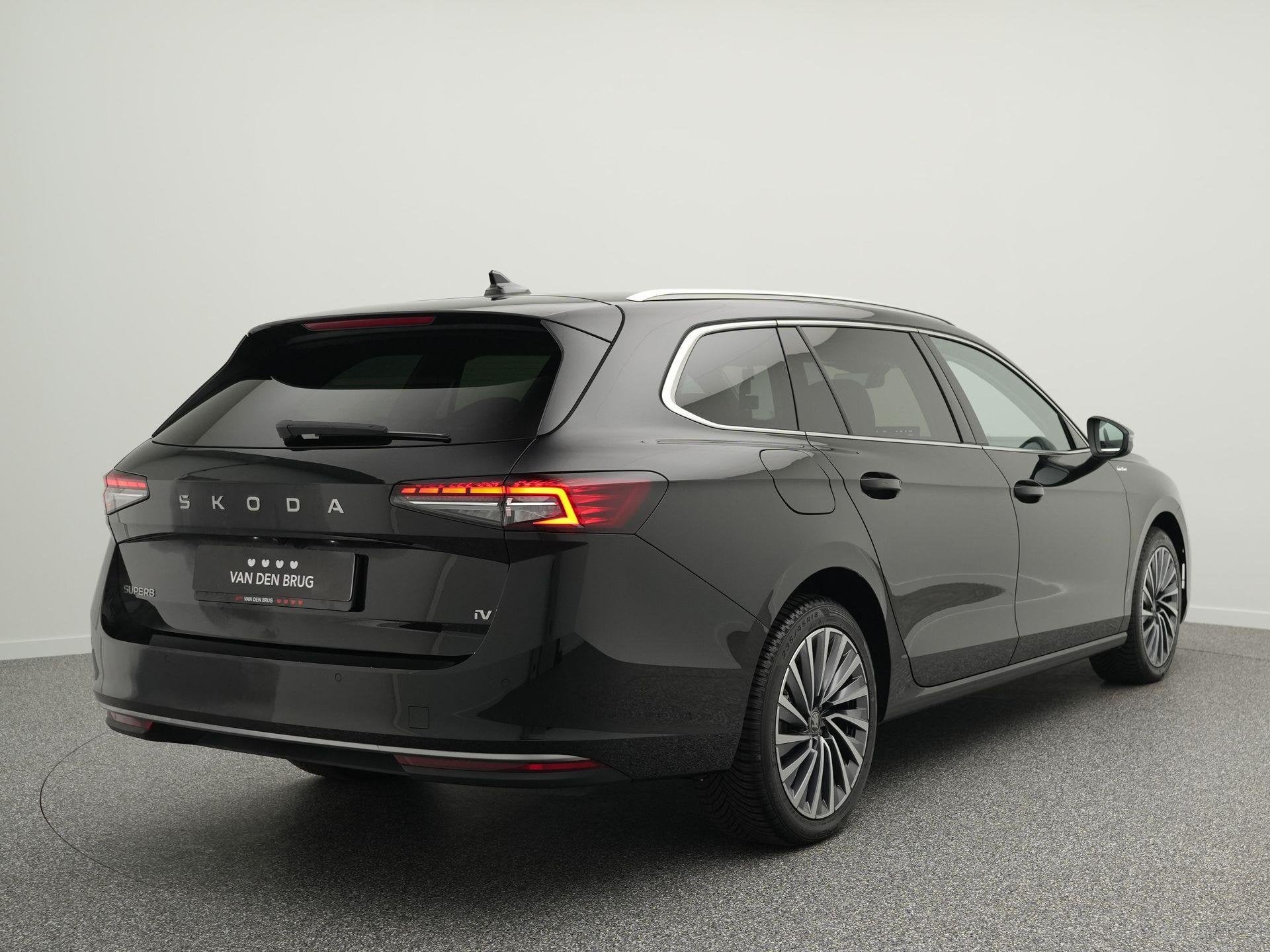 Skoda Superb Combi 1.5 TSI 204pk PHEV Laurin & Klement | Hea, Auto's, Skoda, Startonderbreker, 4 cilinders, 1747 kg, Superb