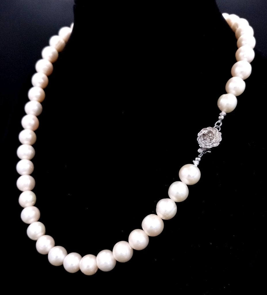 (346) Zoetwaterparel ketting 9 mm met bloemslot 42,5 cm, Gebruikt, Wit, Ophalen of Verzenden, Steen of Mineraal