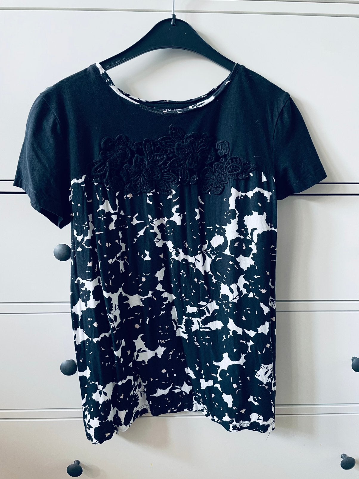 Twinset mooi zwart wit gebloemd dames t-shirt maat L, Verzenden, Zwart, Maat 42/44 (L), Nieuw