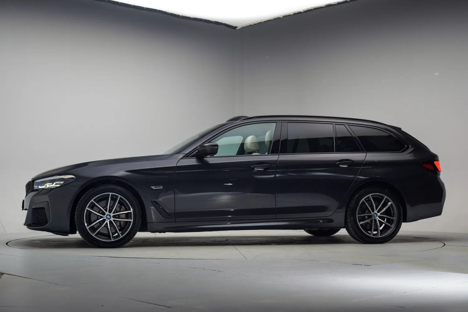 BMW 5 Serie 530e M Sport Shadow [ Panorama Apple/Android Cam, Automaat, 77 km/l, Gebruikt, 4 cilinders