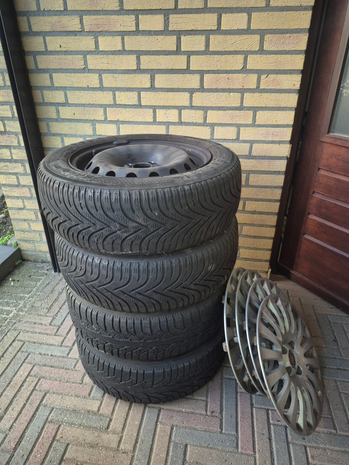 Stalen velgen met Kleber winterbanden 185/60 R15 - Fiat, Auto-onderdelen, Ophalen, Gebruikt, 15 inch, Banden en Velgen