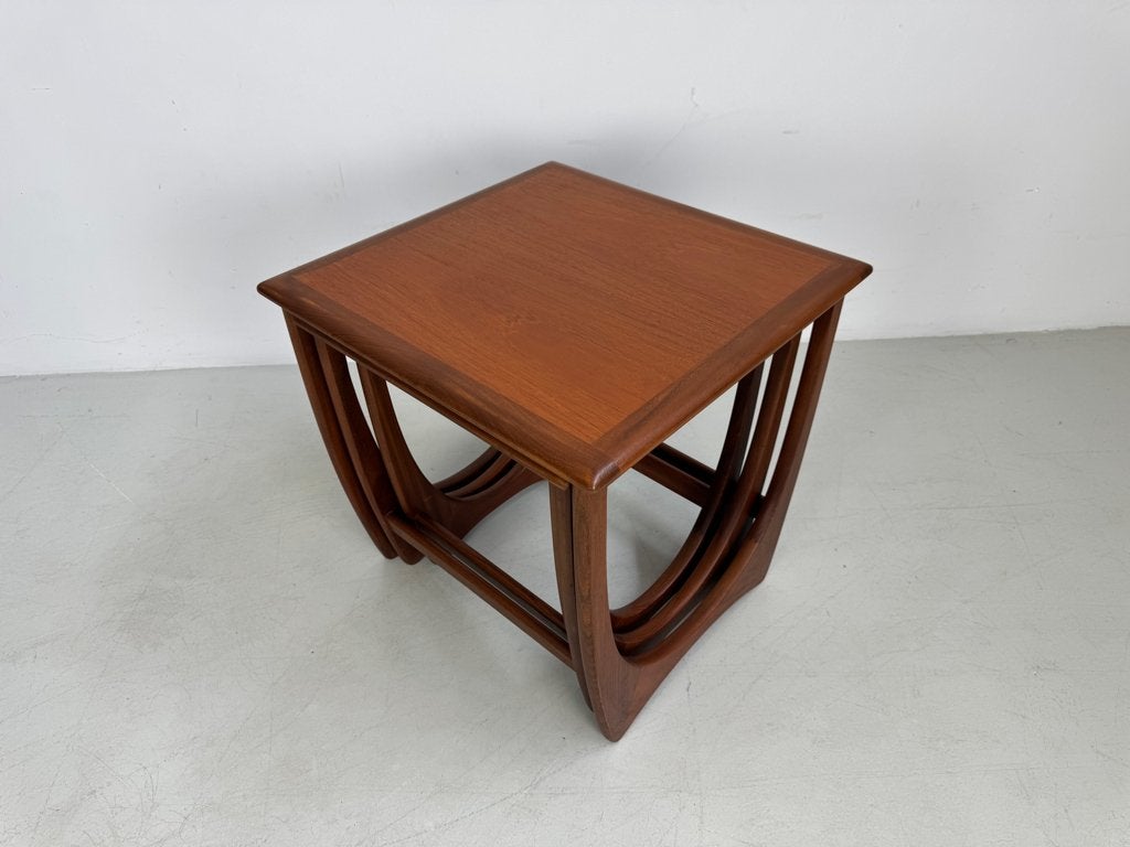 Vintage set bijzettafels G-Plan., Huis en Inrichting, Tafels | Bijzettafels, 45 tot 60 cm, Minder dan 55 cm, Verzenden, Rond
