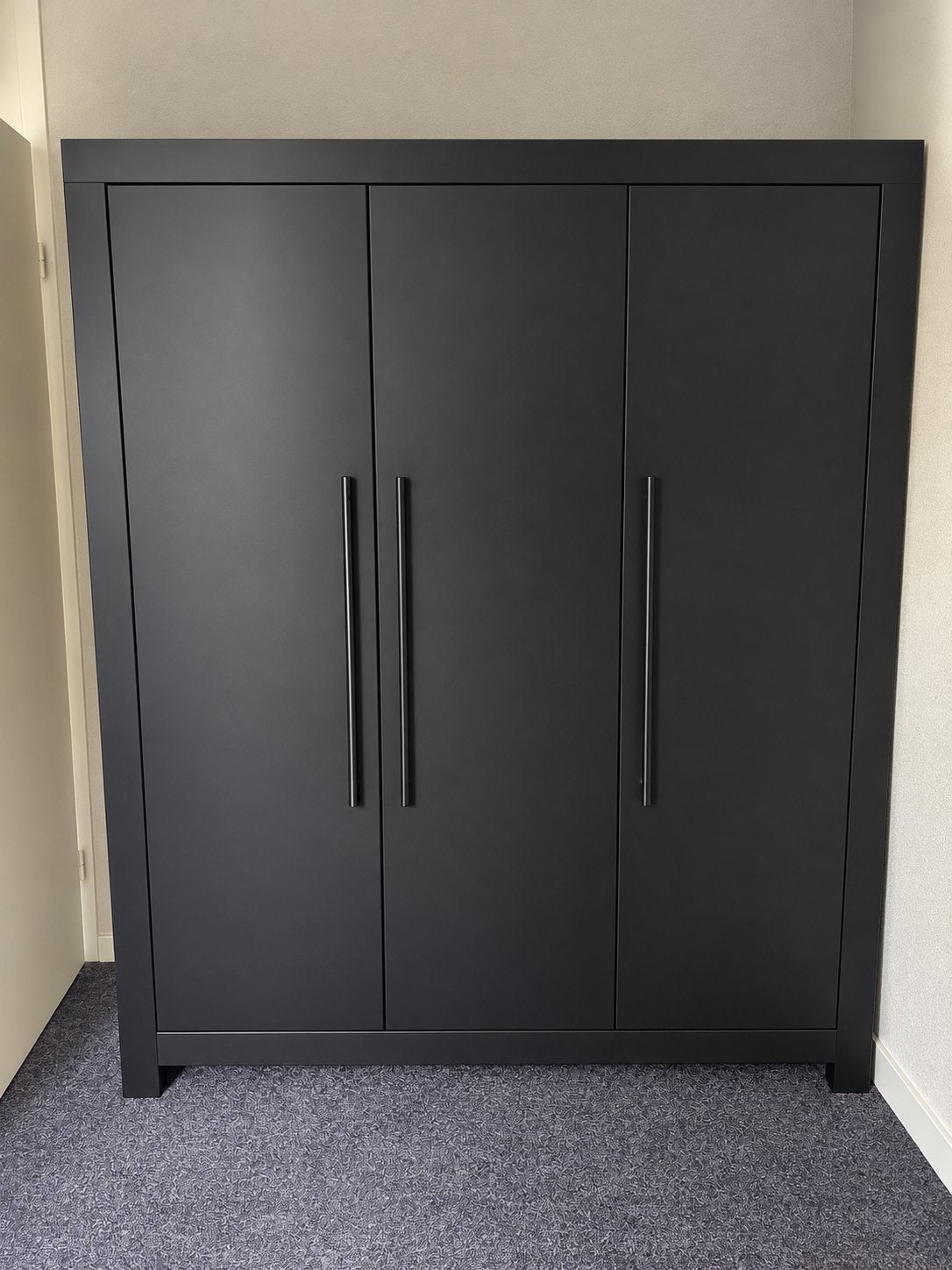 Europe baby Vittoria lll | kledingkast | 3 deurs | babykamer, Kinderen en Baby's, Ophalen, 50 tot 70 cm, 105 cm of meer, 100 cm of meer