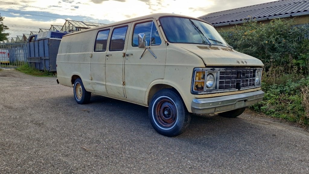 1979 B250 dodge cargo van B350 long wheelbase.Ram Van, Auto's, Automaat, Achterwielaandrijving, Overige carrosserieën, Beige