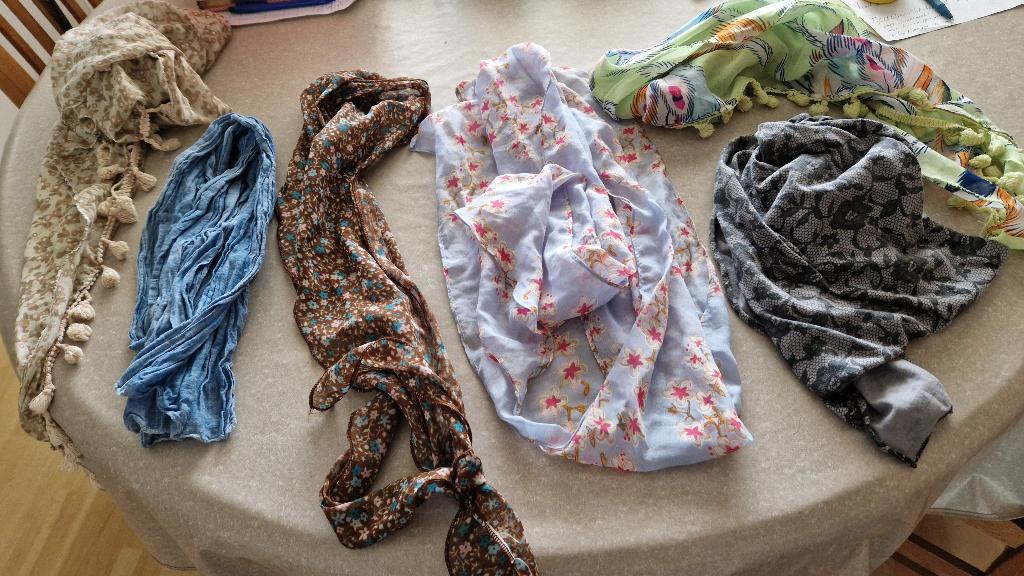 vintage dames sjaals, Kleding | Dames, Mutsen, Sjaals en Handschoenen, Ophalen of Verzenden, Zo goed als nieuw, Maat 46/48 (XL) of groter