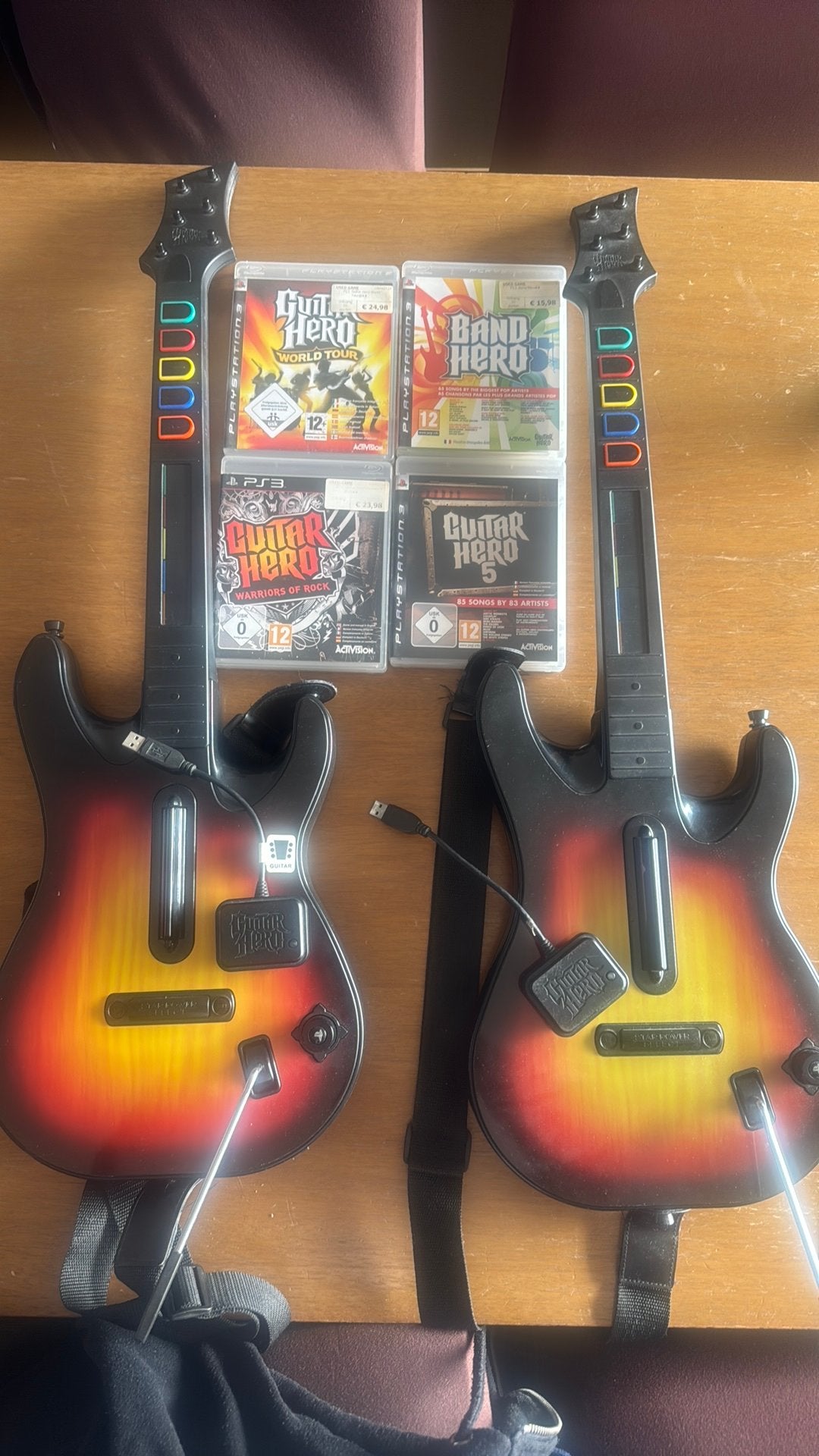 Guitar Hero & Band Hero PS3 2x Guitars with Dongles + Games, Spelcomputers en Games, Gebruikt, Phat, Ophalen of Verzenden, Zonder controller