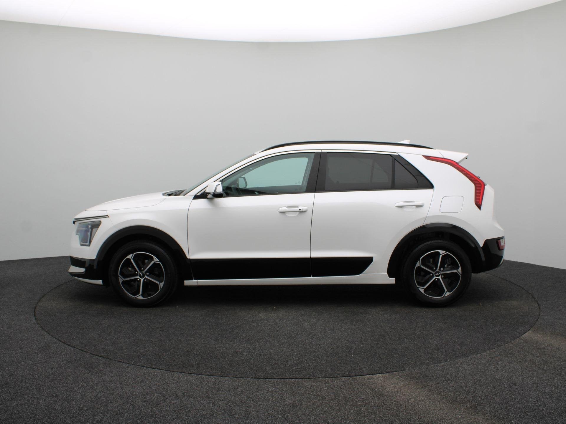 Foto 6 van Kia Niro 1.6 GDi Hybrid DynamicPlusLine | Open dak | Clima |