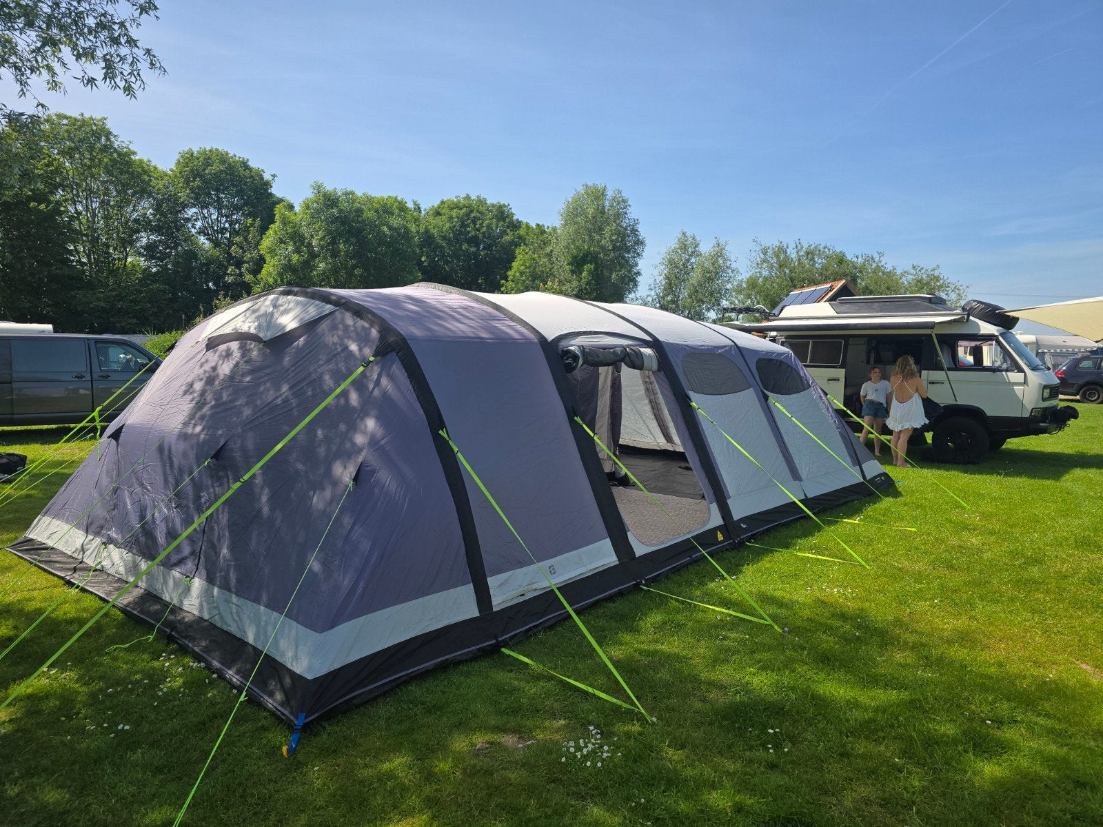 Kampa Studland 8 Air - Ruime opblaasbare familietent, Ophalen of Verzenden, Zo goed als nieuw, Meer dan 6