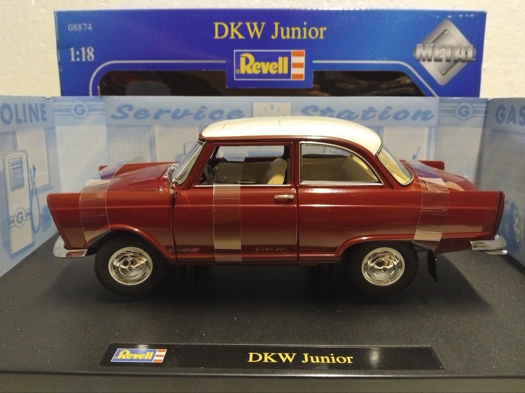 DKW Junior sedan donkerrood Revell metal 1:18 KRD, Ophalen of Verzenden, Zo goed als nieuw, Auto, Revell