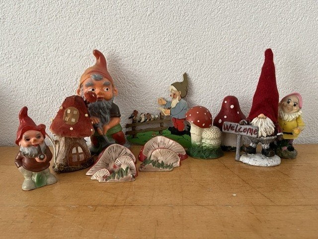 Kabouters en paddenstoelen - 7 stuks antiek, 3 stuks nieuw, Ophalen of Verzenden, Zo goed als nieuw