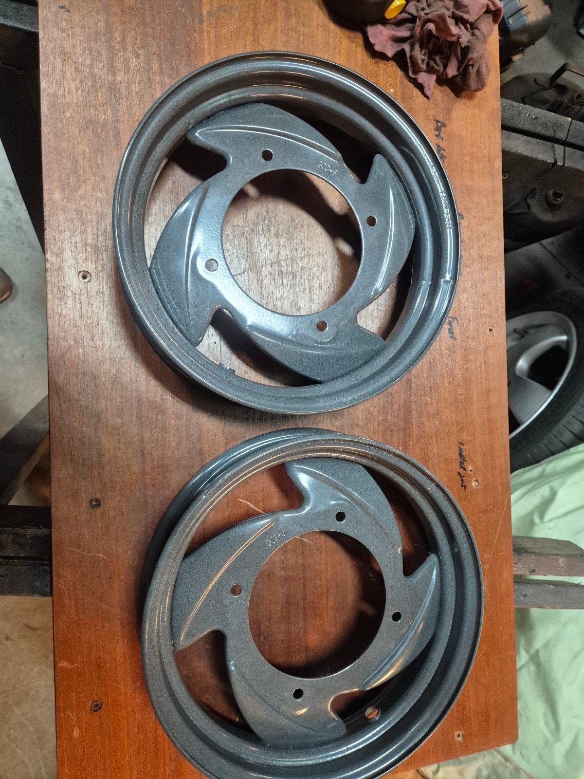 SYM Mio 50 Velgenset Grijs met Zwart Pigment Gepoedercoat, Ophalen of Verzenden