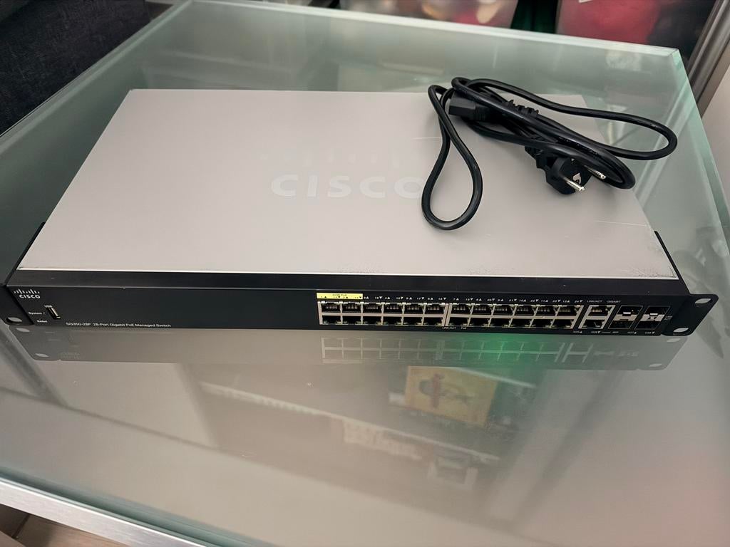 Cisco SG350-28P 28-Poort Gigabit PoE Managed Switch, Computers en Software, Netwerk switches, Gebruikt, Ophalen