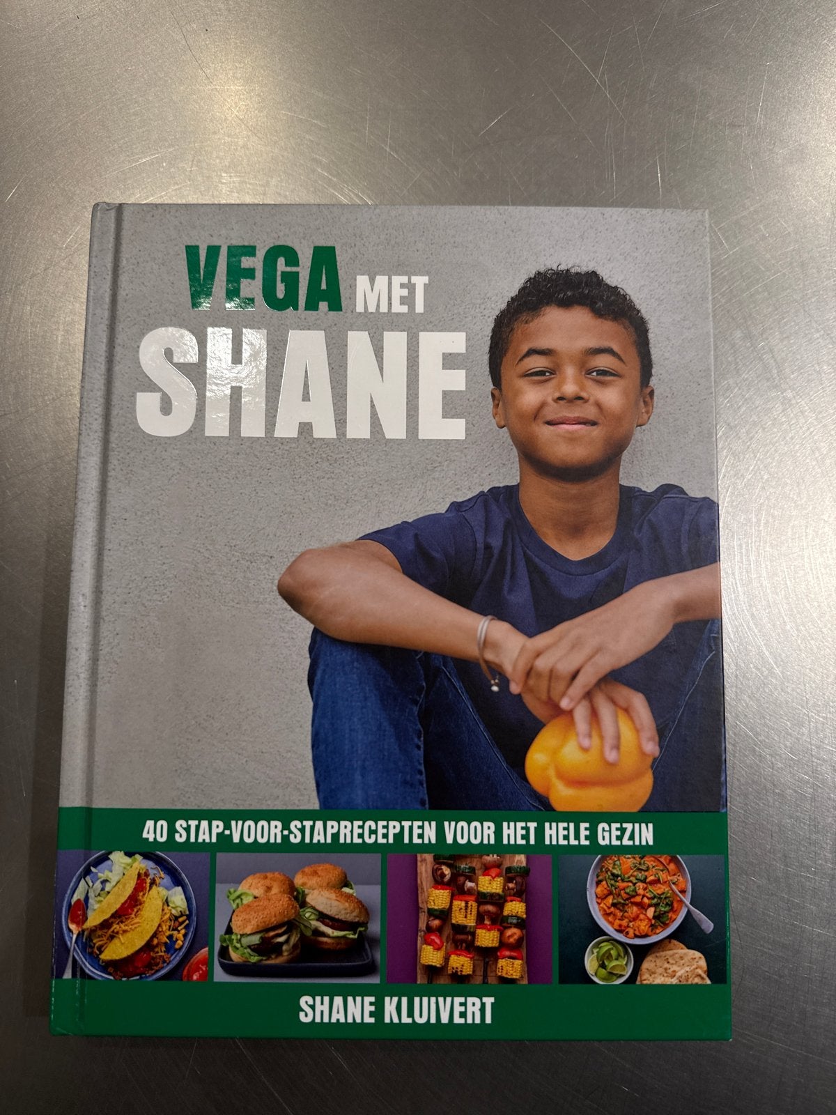 Vega met Shane - 40 stap-voor-stap recepten voor het hele ge, Hoofdgerechten, Ophalen of Verzenden, Zo goed als nieuw, Gezond koken