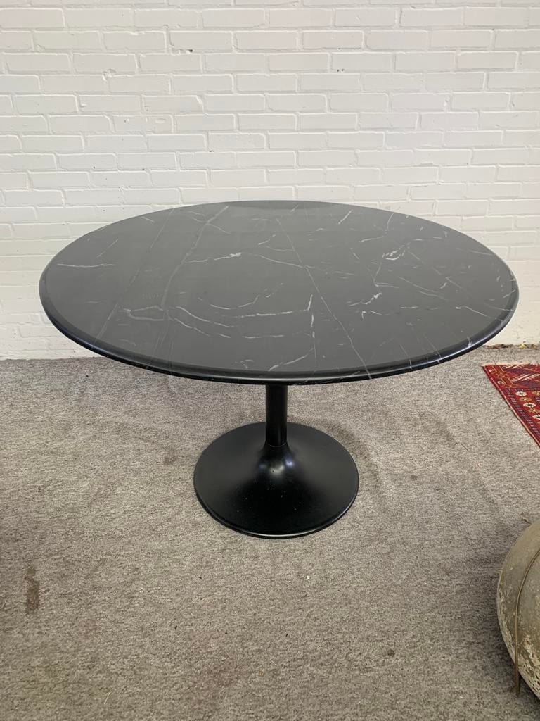 Tafel vintage ronde zwart marmer tulpvoet eettafel knoll st, Huis en Inrichting, Tafels | Eettafels, Ophalen of Verzenden, Zo goed als nieuw