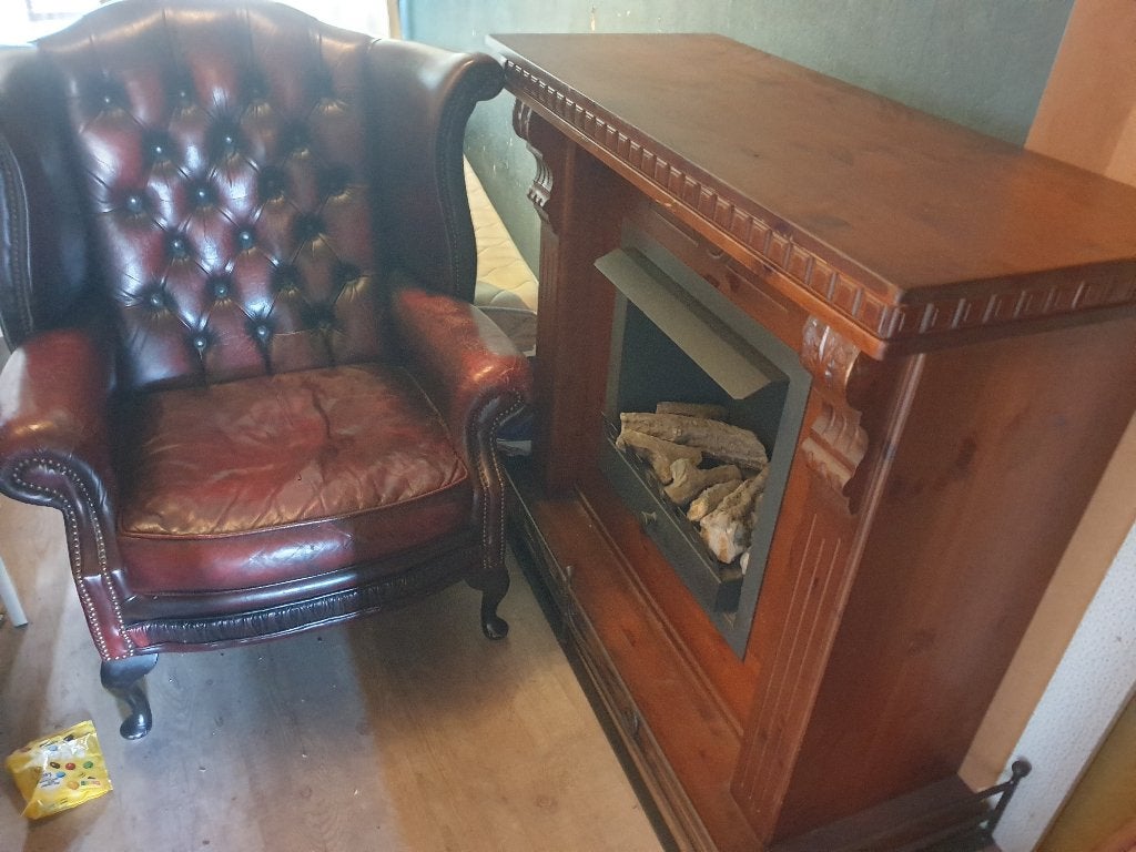 Openhaard (sier) met chesterfield stoel, Ophalen, Gebruikt, Bruin, Hout