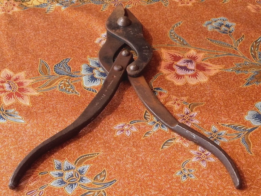 Originele oude Engelse militaria draadtang van Wilkinsons.