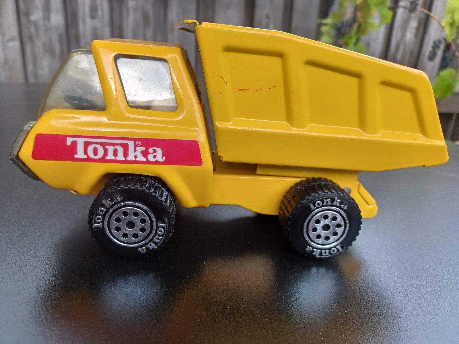 Vintage Tonka kiepwagen - Geel metalen speelgoedtruck, Kinderen en Baby's, Speelgoed | Speelgoedvoertuigen, Ophalen of Verzenden