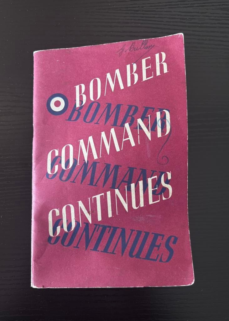 Brits WW2 Bomber Command Continues book - 1942, Verzamelen, Militaria | Tweede Wereldoorlog, Ophalen of Verzenden, Engeland, Boek of Tijdschrift