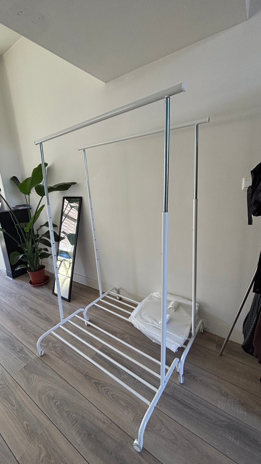 Ikea kledingrek met wielen, Kleding | Dames, Ophalen, Met wielen, Gebruikt