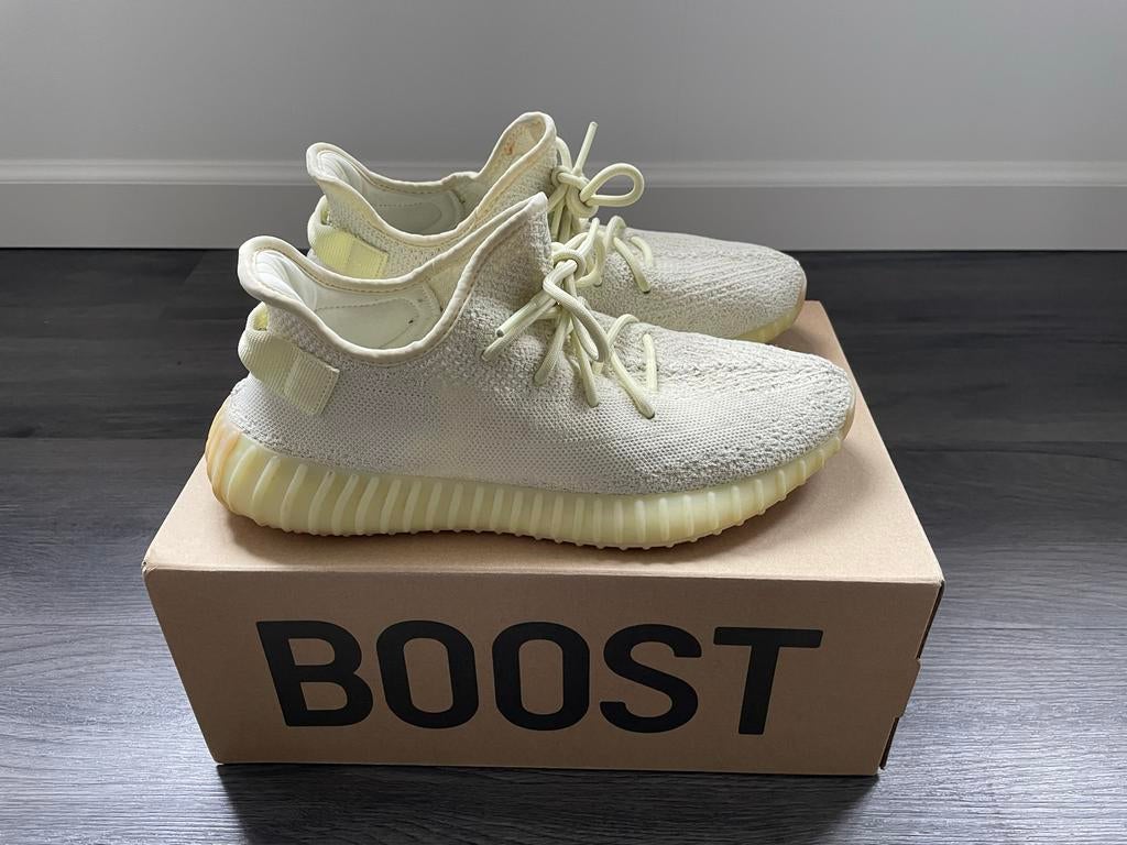 Yeezy Boost 350 V2 Butter - Maat 43 1/3, Kleding | Heren, Schoenen, Ophalen of Verzenden, Zo goed als nieuw, Overige kleuren, Sneakers of Gympen
