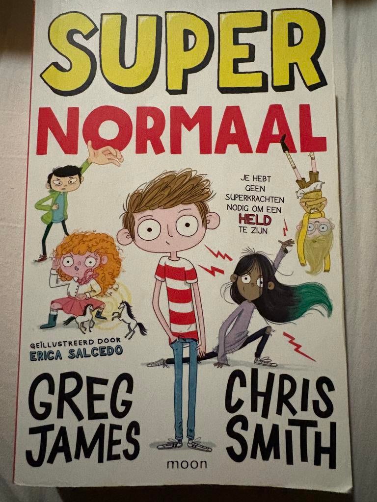 Supernormaal - Greg James & Chris Smith (Kinderboek), Ophalen of Verzenden, Gelezen