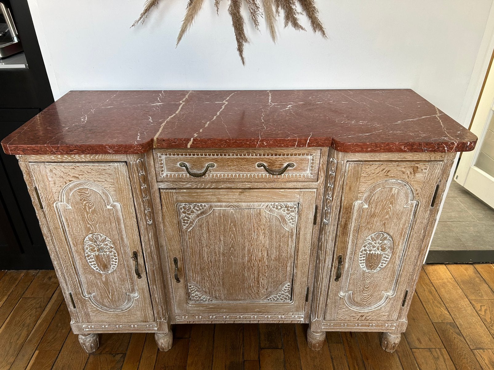 Vintage kast met rode marmeren blad, Ophalen, Zo goed als nieuw, 50 tot 75 cm, 100 tot 150 cm