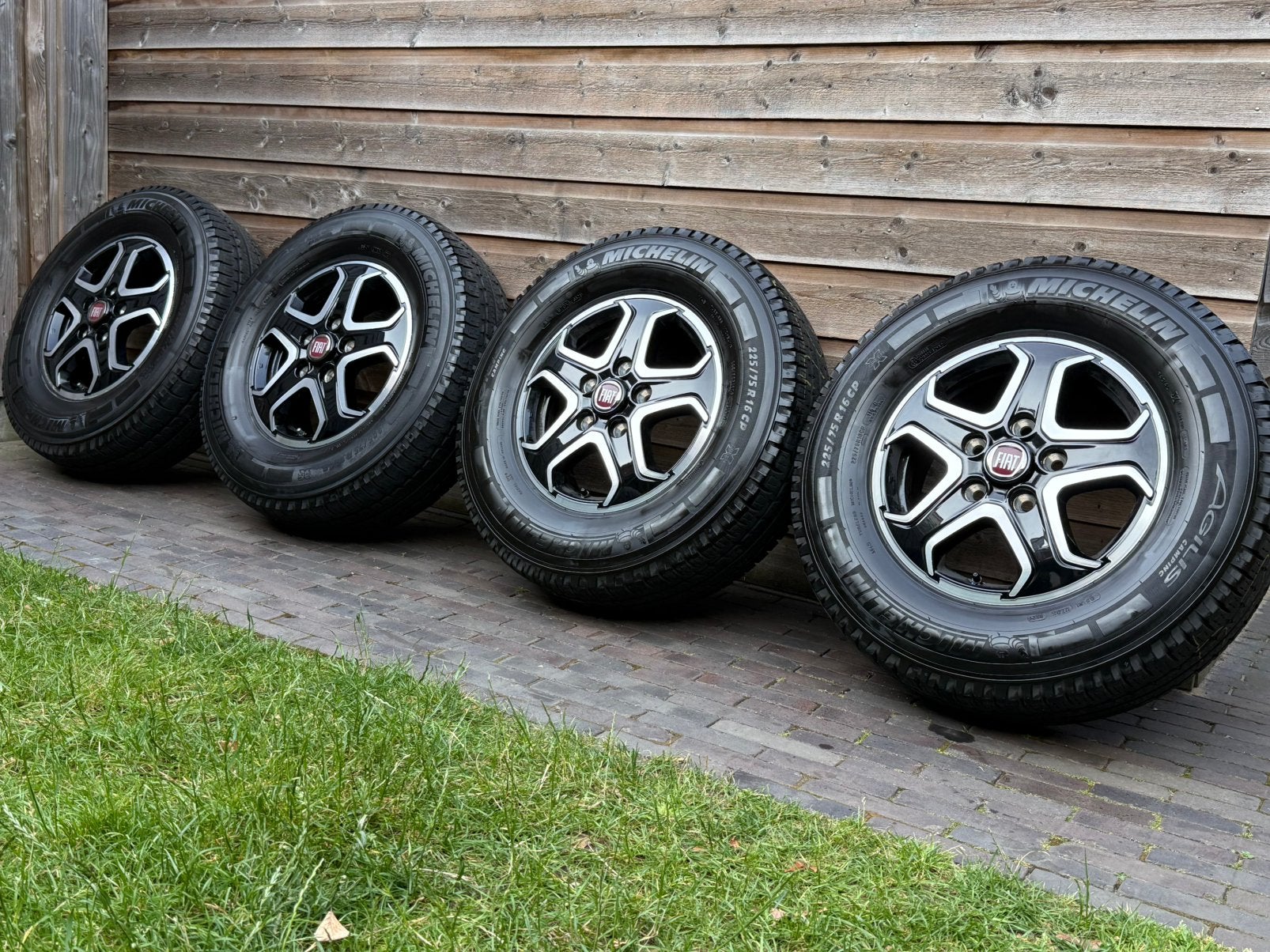 Orig Fiat Ducato MAXI Chassis 16 inch velgen + zomerbanden, Gebruikt, 16 inch, Banden en Velgen, Ophalen of Verzenden