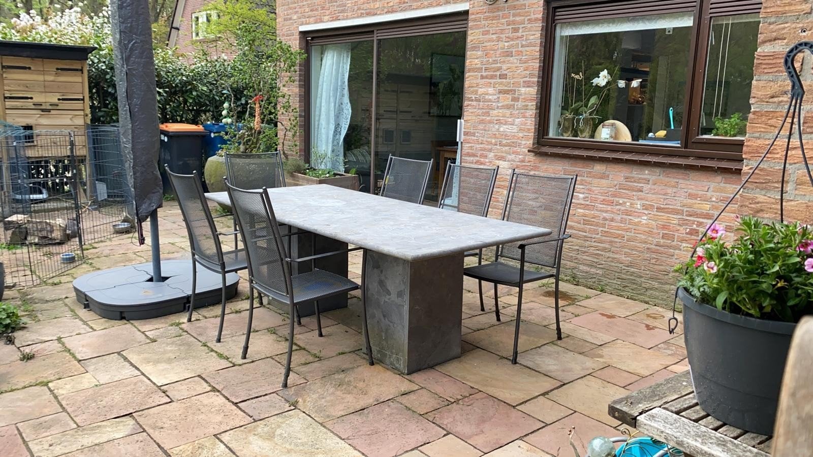 Tuintafel met natuursteen poten, Ophalen, Gebruikt