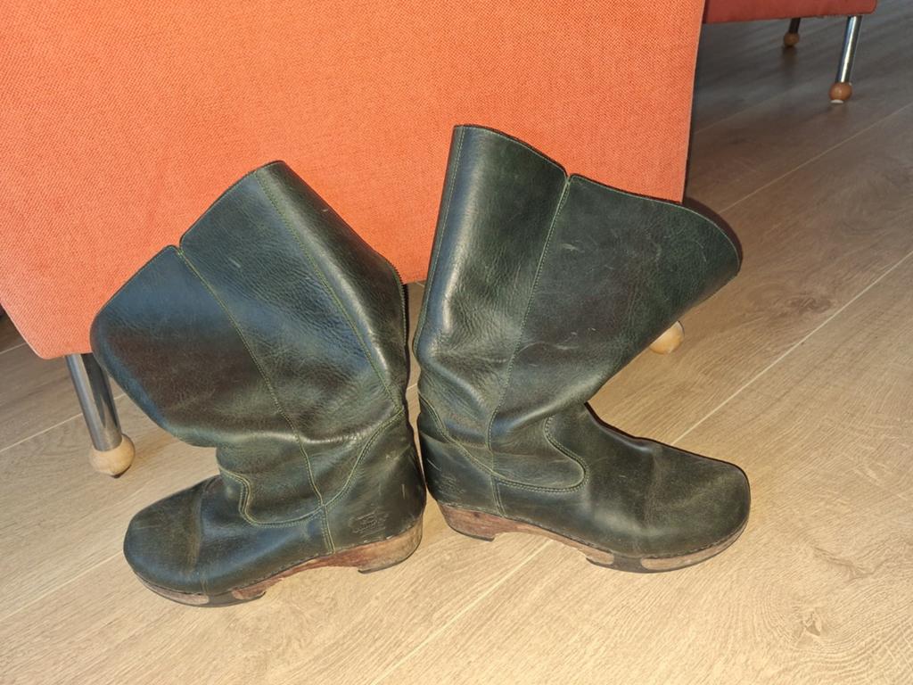 Mooie donkergroene Clumpy's - Maat 37, Kleding | Dames, Schoenen, Gedragen, Lage of Enkellaarzen, Groen, Ophalen of Verzenden