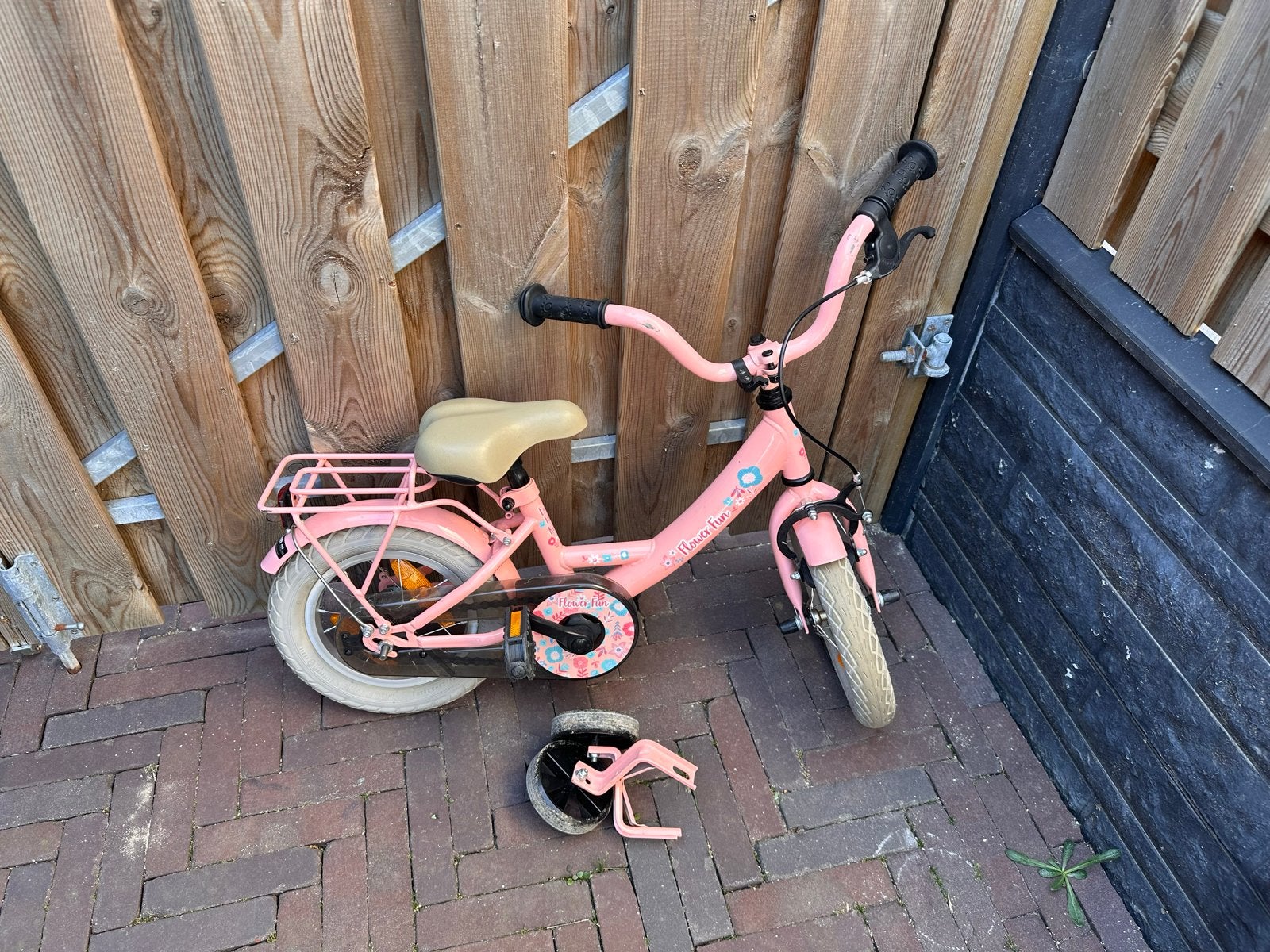 Leuke roze Flowerfun kinderfiets 12 inch, Ophalen, Zijwieltjes, Gebruikt, Velgrem