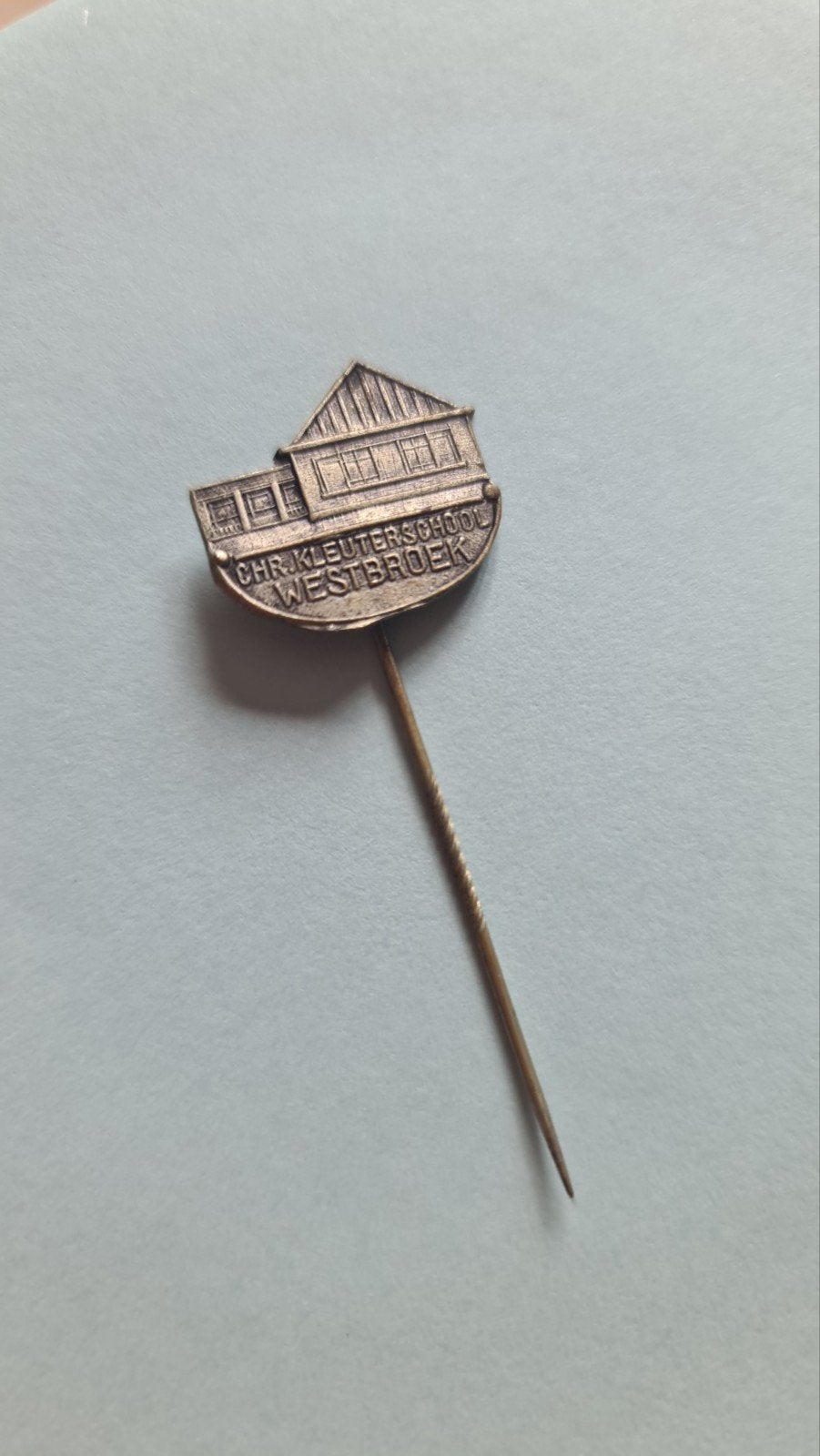 Vintage Speldje Chr. Kleuterschool Westbroek, Ophalen of Verzenden, Gebruikt, Overige onderwerpen, Speldje of Pin