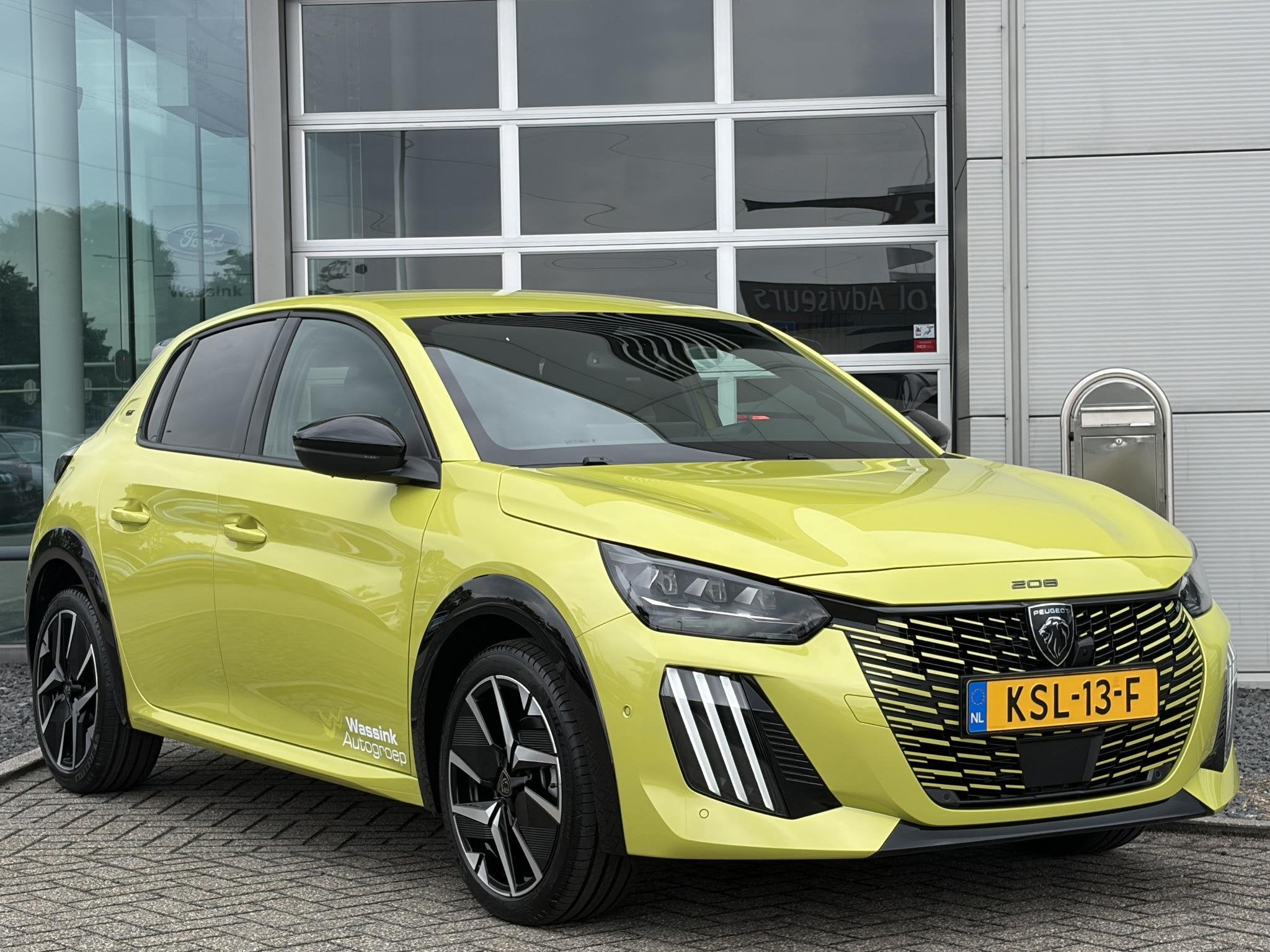 Peugeot 208 1.2 Hybrid 145 e-DCS6 GT | Navigation Pack | Vis, 145 pk, 1203 kg, Euro 6, 1199 cc