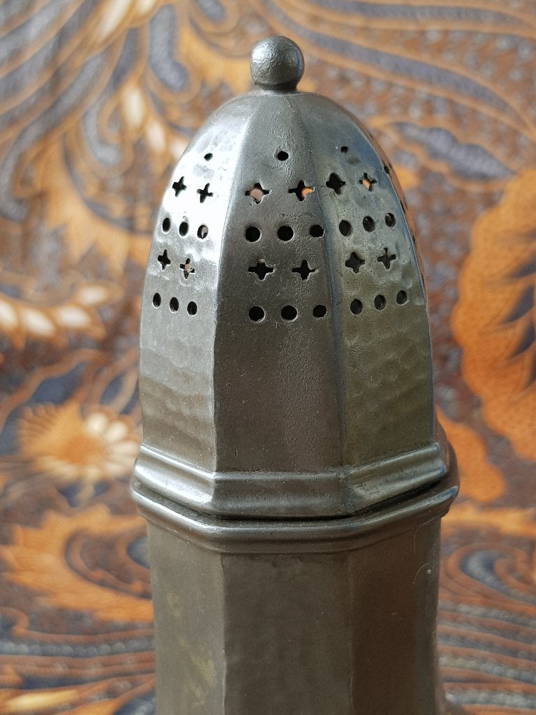 Mooie grote antieke strooier uit Engeland 18,5 cm. uit 1890., Antiek en Kunst, Ophalen of Verzenden