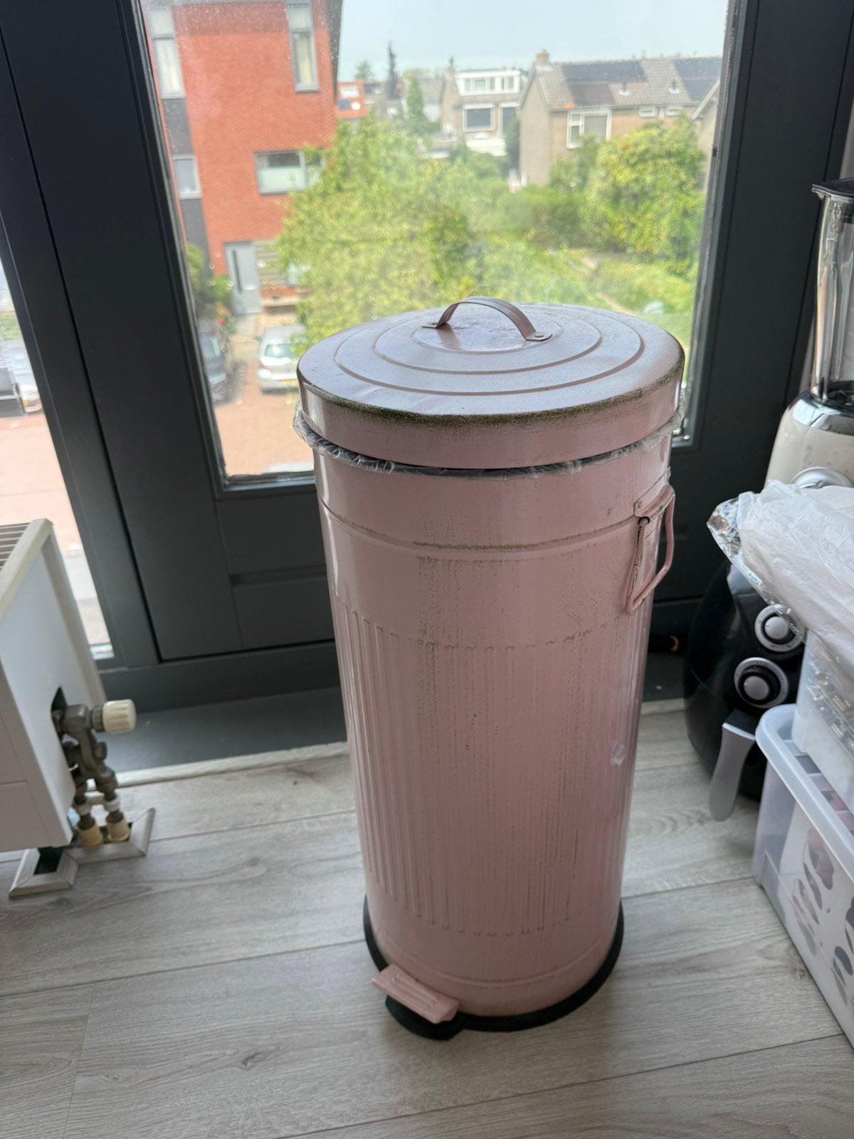 Roze prullenbak, Huis en Inrichting, Woonaccessoires | Prullenbakken, Ophalen, Kunststof, Zo goed als nieuw, Minder dan 10 liter