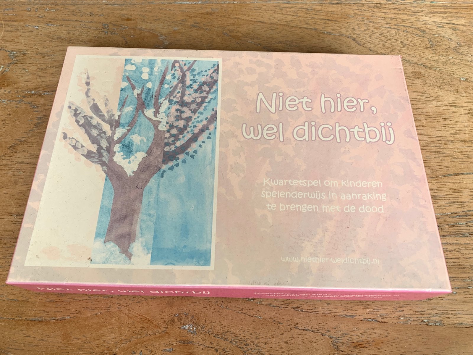 Kwartetspel Niet hier, wel dichtbij van Larissa vd Molen, Achtergrond en Informatie, Spiritualiteit algemeen, Ophalen of Verzenden