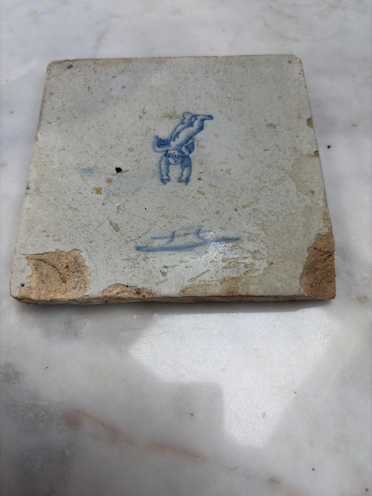 Antieke Delfts Blauwe Tegel met Putto Figuur, Ophalen of Verzenden