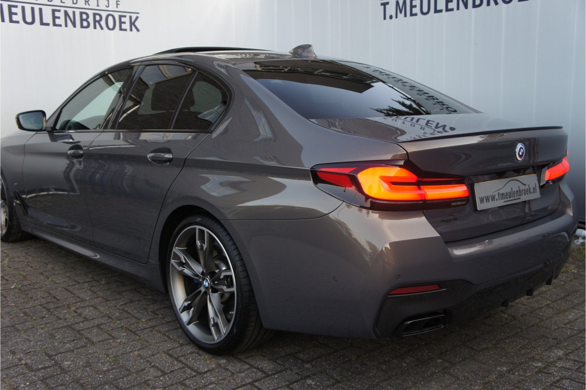BMW 5 Serie M550i xDrive (bj 2022, automaat), Auto's, Automaat, Gebruikt, 8 cilinders, 532 pk