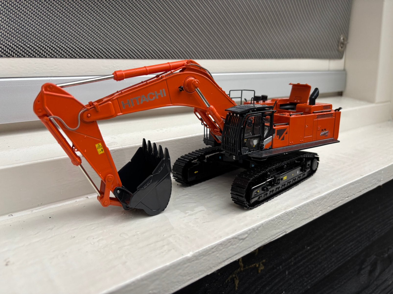 TMC Hitachi 890-7 1:50, Ophalen of Verzenden, Zo goed als nieuw, Bus of Vrachtwagen