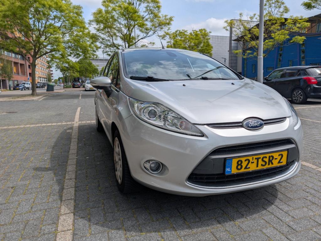 Ford Fiësta 1.25 60KW 5DR 2012 Grijs, Voorwielaandrijving, 1242 cc, Origineel Nederlands, Handgeschakeld