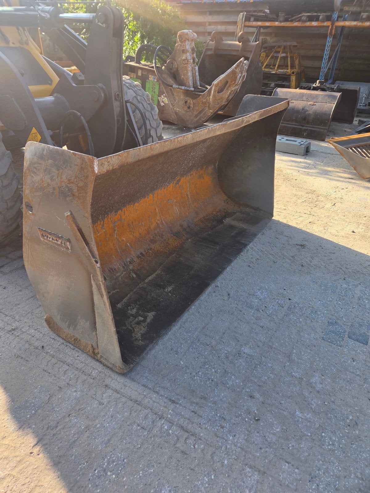 grondbak voor volvo L30, Ophalen, Zo goed als nieuw