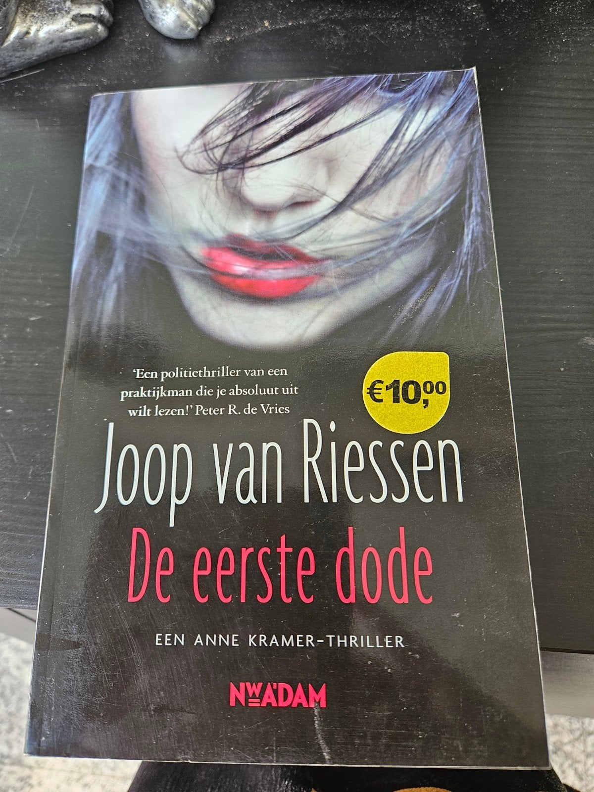 Joop van Riessen - De eerste dode (Anne Kramer-thriller), Ophalen of Verzenden, Zo goed als nieuw, Joop van Riessen, Nederland