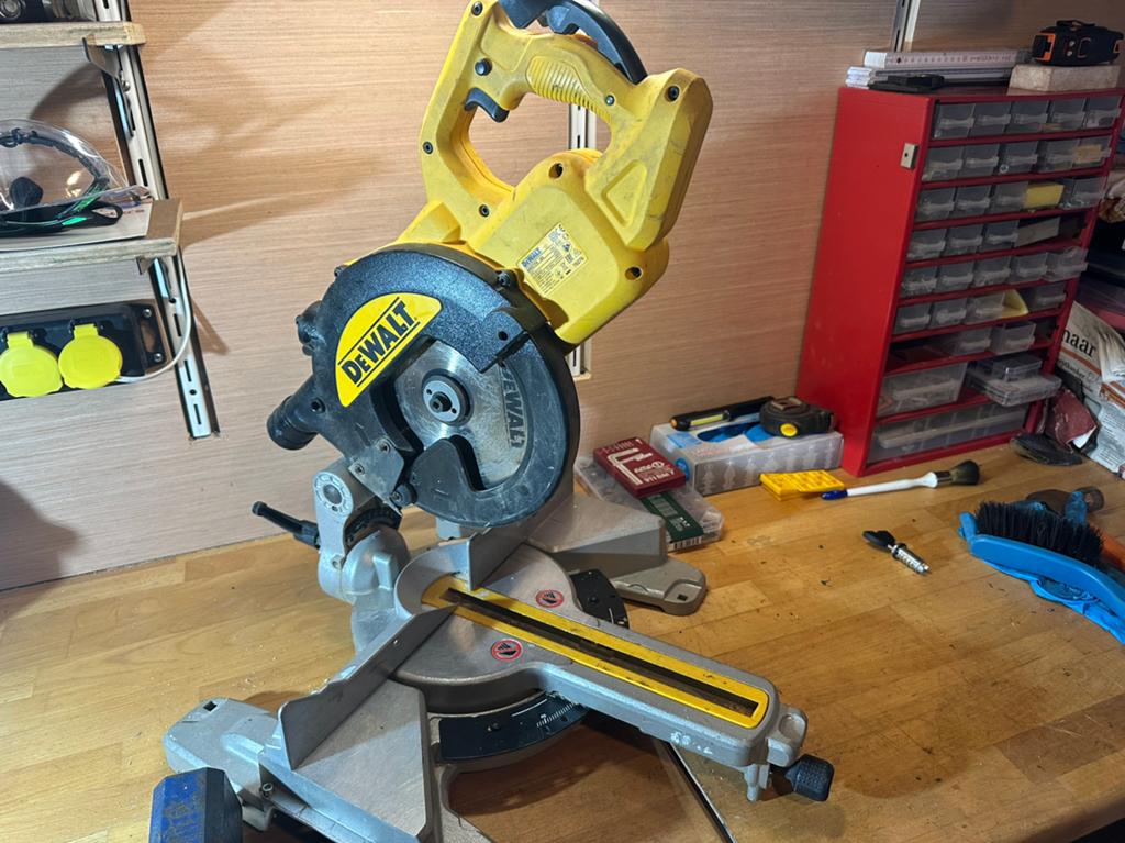 afkortzaag DeWalt, Ophalen, Gebruikt, DeWalt, Afkortzaag