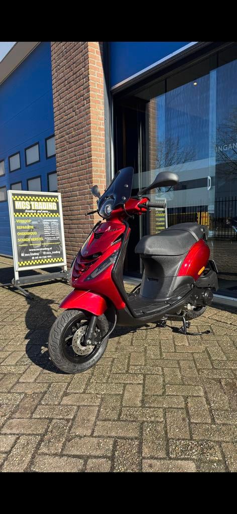 Piaggio zip/bromscooter/rood/bj 2019/km 7340, Fietsen en Brommers, Scooters | Piaggio, Ophalen, Gebruikt, Maximaal 45 km/u, Zip