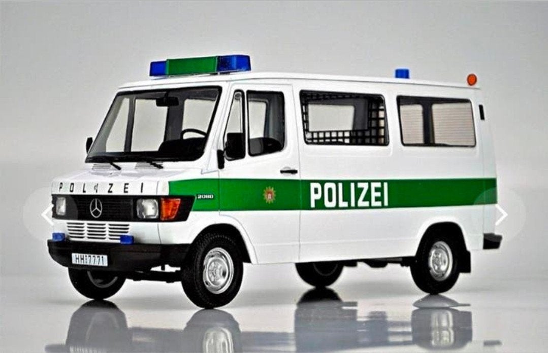KK-scale
#180292
Mercedes-Benz 208D Bus Polizei
1:18, Ophalen of Verzenden, Overige merken