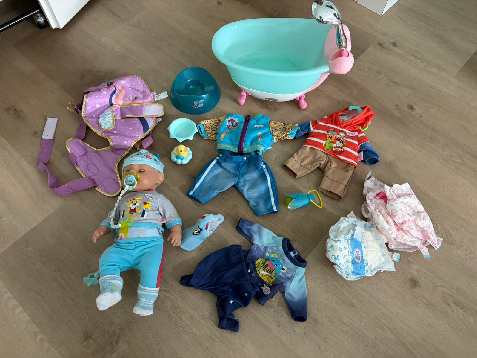 Nette Baby Born en toebehoren!, Ophalen of Verzenden, Zo goed als nieuw, Babypop
