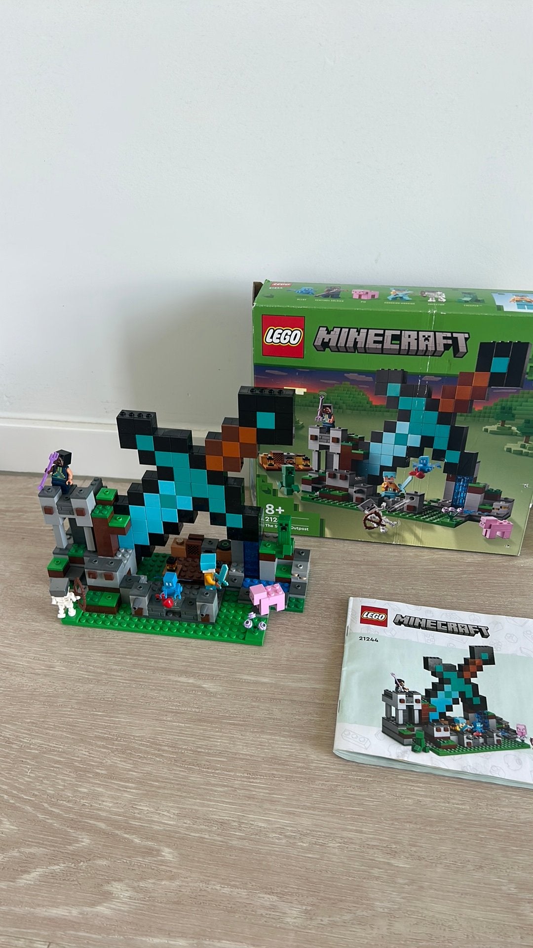 LEGO Minecraft 21244 Het Zwaard Buitenpost, Minecraft, Lego, Ophalen of Verzenden, Zo goed als nieuw