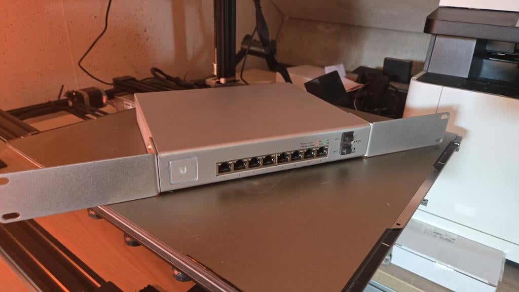 Unifi US-8-150W PoE Switch - 8 poorten, 150W, Computers en Software, Netwerk switches, Ophalen of Verzenden, Gebruikt