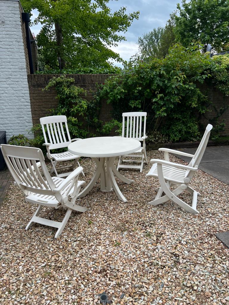 Grosfillex Tuinset - 4 stoelen en 1 tafel, Ophalen, 4 zitplaatsen, Kunststof, Gebruikt